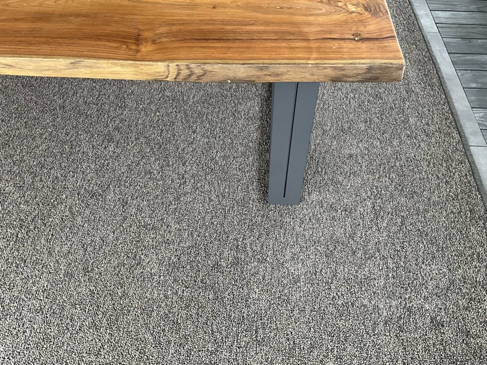 Massivholztisch-massivewoodtable-Gartenwohnen_